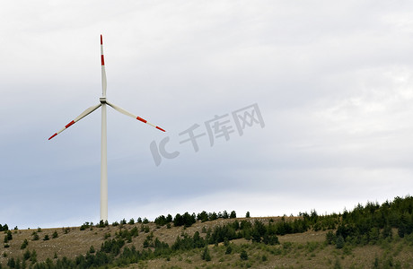 风力发电通过风力涡轮机获取风能