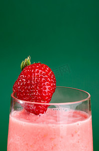 草莓饮品摄影照片_草莓饮品