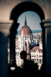 哥特摄影照片_Buda Cas 与客户一起欣赏匈牙利国会大厦