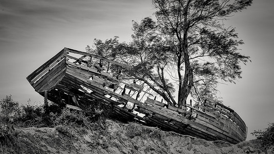 沉船湾摄影照片_沿马普托湾海滩的海难