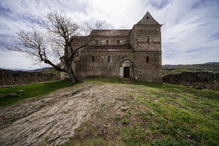Cisnadioara 的强化教堂