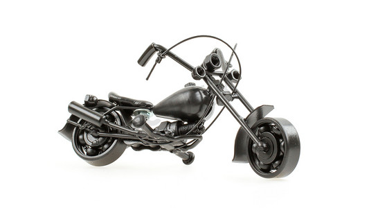 由导线和不同的摩托车零件做的微型摩托车