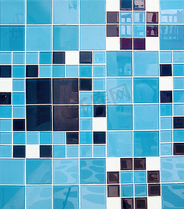 洗澡摄影照片_方形蓝色瓷砖