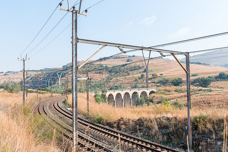 悬链线摄影照片_位于 Waterval Boven 的南非和莫桑比克之间的铁路