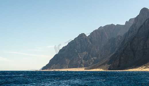 埃及红海的岩石海岸