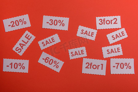 促销标签摄影照片_销售红色标签标签。最佳价格购物优惠。折扣促销标志横幅。