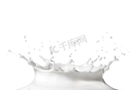 牛奶飞溅隔离在白色
