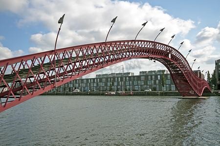 荷兰阿姆斯特丹的 Python 桥