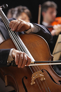 古典音乐、大提琴家和小提琴家