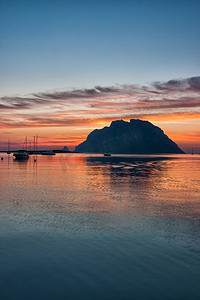 手腊摄影照片_夕阳下的塔沃拉腊岛