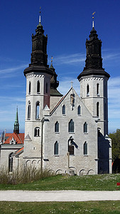 哥特摄影照片_瑞典哥特兰维斯比老城外古老大教堂的外观一瞥