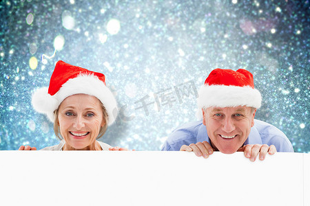 冬天海报摄影照片_显示海报的喜庆夫妇的合成图像