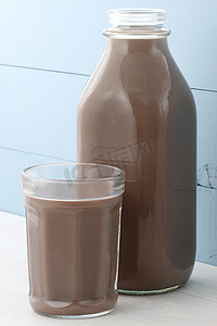 奶盒摄影照片_巧克力牛奶瓶