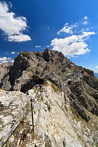 白云岩 - 科斯塔贝拉山脊