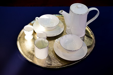 白色茶具摄影照片_白色茶具或咖啡具