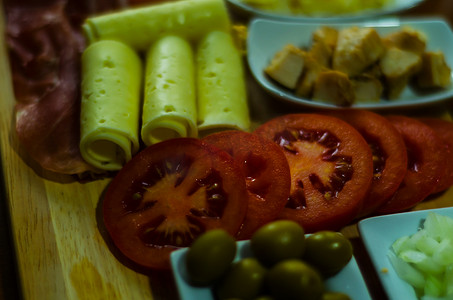 小份搭配不同开胃菜，健康美味小食