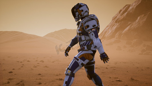 宇航员在沙尘暴中行走在火星表面。