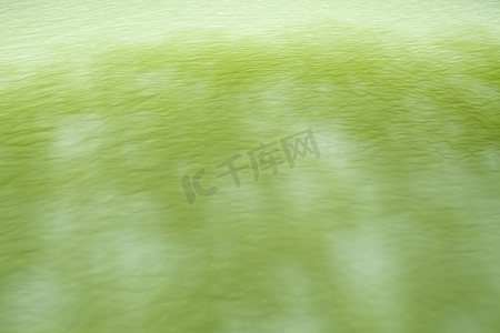 淡绿色的水波纹