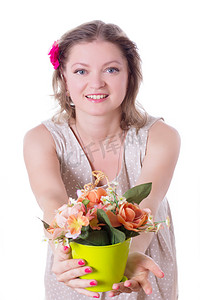 职业女人摄影照片_女人在花盆里献花