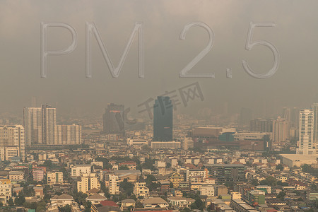 曼谷市的灰尘鸟瞰图充满有害的 PM 2.5 灰尘，空气污染严重，是呼吸道和癌症风险的地方。