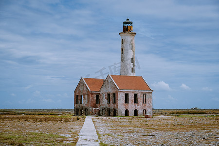 加勒比海的克莱因库拉索岛，靠近库拉索岛，有红色灯塔，库拉索岛小岛