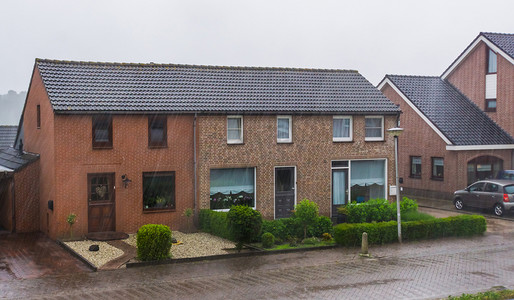 荷兰摄影照片_荷兰小村庄 Rucphen 雨天的村屋