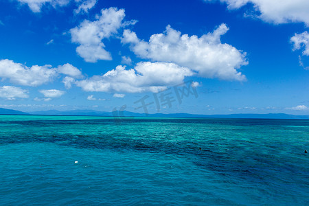 阳光明媚的大堡礁 — 澳大利亚凯恩斯
