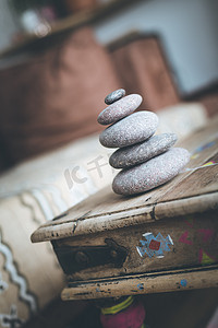 石凯摄影照片_风水：客厅的石冢，平衡和放松
