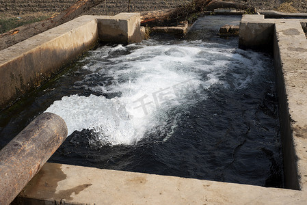 巴基斯坦旁遮普邦 Pakpattan 区的涡轮泵、田间灌溉系统