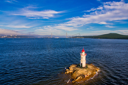 以 Tokarevsky 灯塔为景观的海景。
