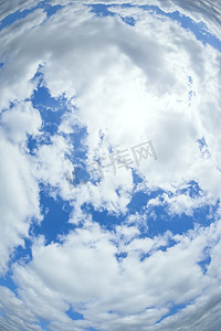 蓝色放射状摄影照片_放射状的天空