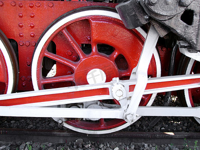 一辆火车摄影照片_一辆老蒸汽机车的轮子