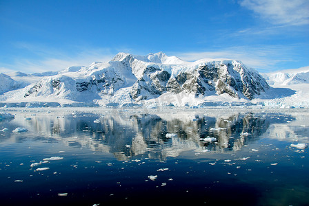 冰山摄影照片_与冰山的南极风景