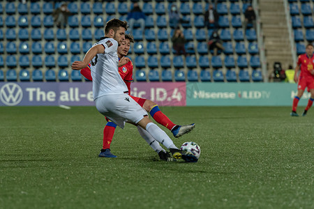 Berat Djimsiti ALB 在卡塔尔 2022 年世界杯预选赛中。