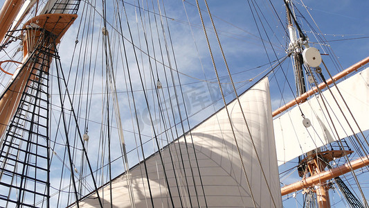 美国加利福尼亚州圣地亚哥 — 2020 年 1 月 30 日：复古帆船印度之星，海事博物馆的全木桅杆。