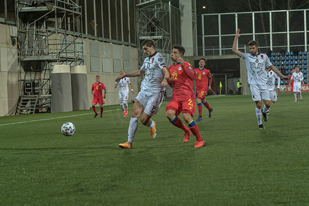 阿尔巴尼亚球员参加卡塔尔 2022 年世界杯预选赛。