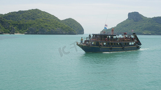泰国苏梅岛安通海洋公园 — 2019 年 6 月 9 日：旅游天堂热带度假胜地附近的海洋岛屿群。