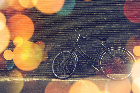 传统经典摄影照片_在街道上的经典自行车