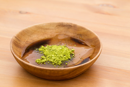 日式点心用绿茶粉和黑糖酱