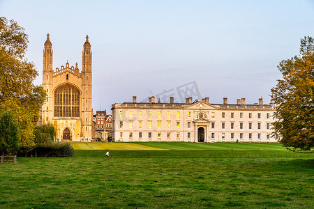 夕阳暖色的国王学院礼拜堂，英国剑桥