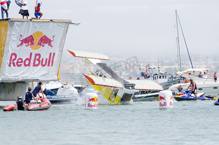 28 Badjoras 团队在 Red Bull Flugtag