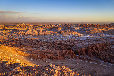 智利圣佩德罗德阿塔卡马日落时分的 Valle de la Luna