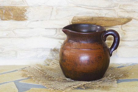 传统罐摄影照片_粘土壶，旧陶瓷花瓶