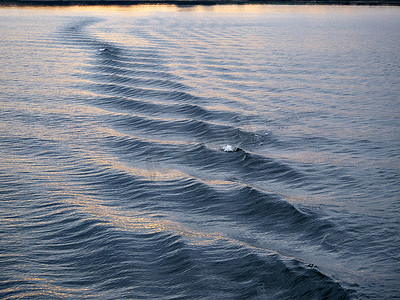海面波纹摄影照片_海面蓝色波纹波浪