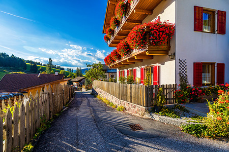 Santa Maddalena (Santa Magdalena) 村，Val di Funes 山谷，Trentino Alto Adige 地区，南蒂罗尔，意大利，欧洲的街景。