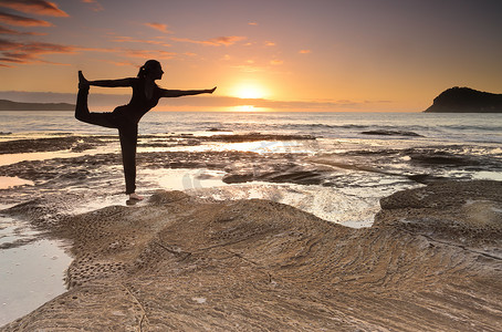 Yoga King Dancer 海边姿势平衡