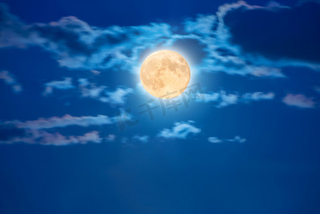 天上的大月亮