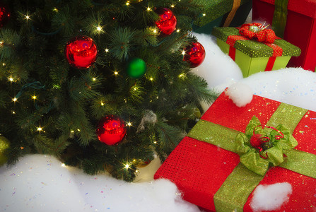 圣诞树礼物盒人造雪装饰品
