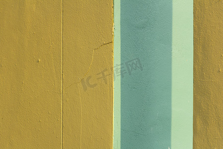 抽象建筑墙，二色墙，橙绿黄墙