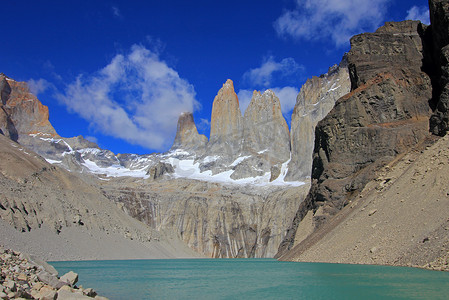智利巴塔哥尼亚托雷斯德尔潘恩国家公园的三座塔